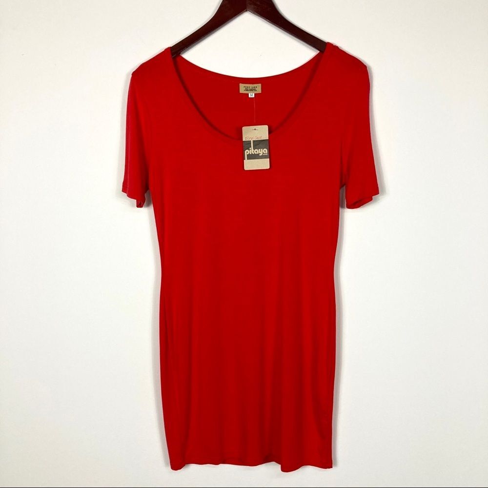 NWT Pitaya Women's Cherry Red Short Sleeve Formfitting Dress Size Medium